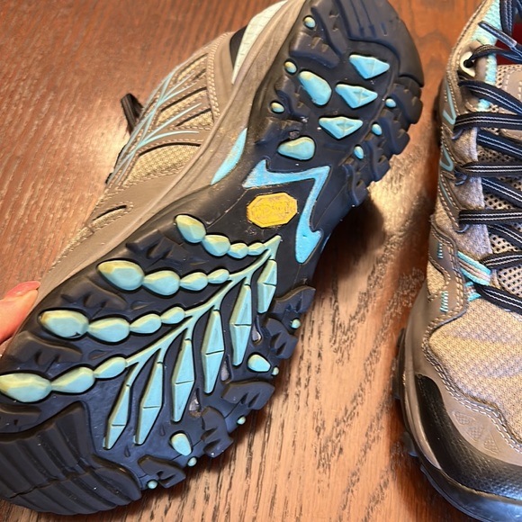 North face tennis shoes - Picture 3 of 6